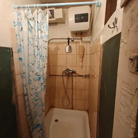 Private At 2 Km From Airport Kwatera prywatna *