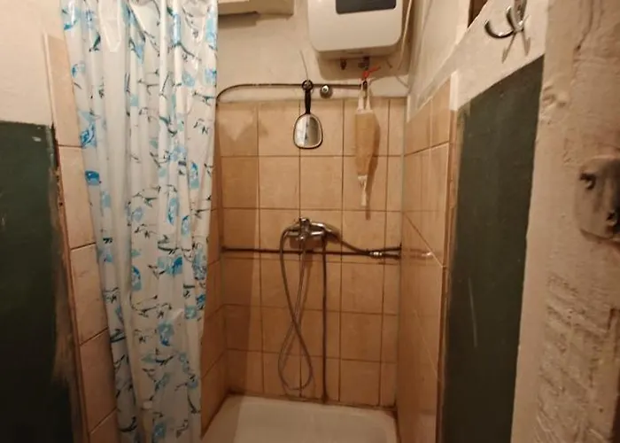 Private At 2 Km From Airport Kwatera prywatna *